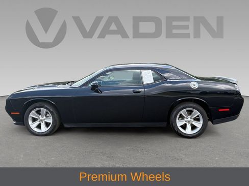 Used 2023 Dodge Challenger SXT RWD image 7