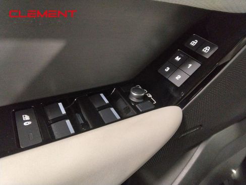 Used 2023 Land Rover Range Rover Velar R-Dynamic S image 29