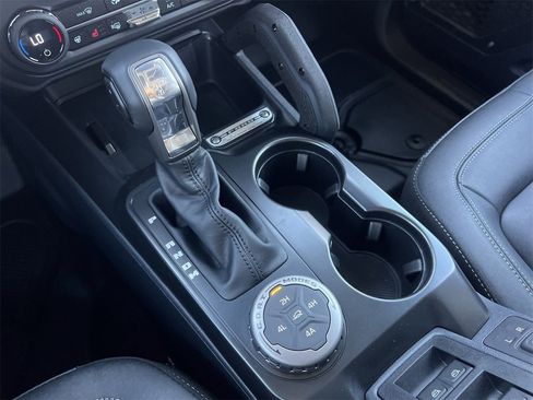 New 2025 Ford Bronco Badlands image 8