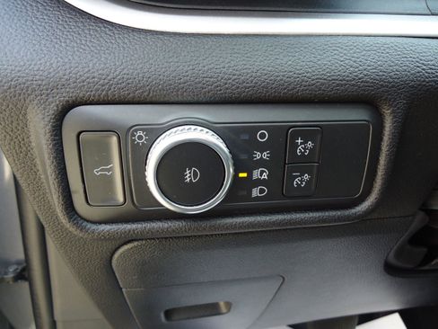 Used 2022 Ford Explorer XLT w/ Equipment Group 202A image 14