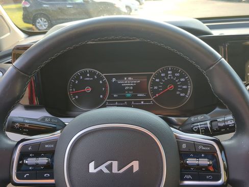 Certified 2022 Kia Sorento S w/ Panoramic Sunroof Package FWD image 12