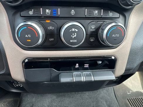 Used 2019 RAM 1500 Laramie AWD/4WD image 19