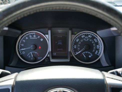 Used 2016 Toyota Tacoma SR5 AWD/4WD image 21