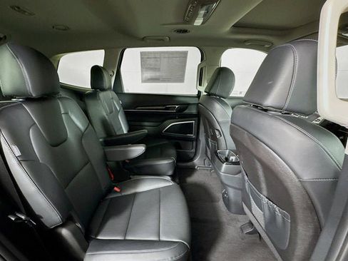 New 2025 Kia Telluride S image 30