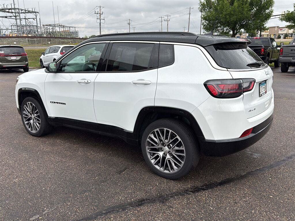 Used 2022 Jeep Compass Limited w/ Elite Group AWD/4WD image 4