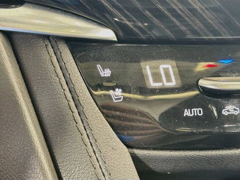 Used 2024 Cadillac XT6 Premium Luxury w/ Technology Package AWD/4WD image 22