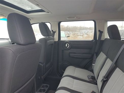 Used 2008 Dodge Nitro SXT w/ Sun & Wheels Group image 8