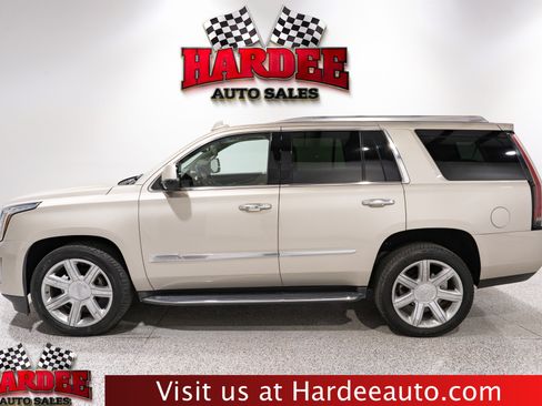 Used 2016 Cadillac Escalade Luxury RWD image 1