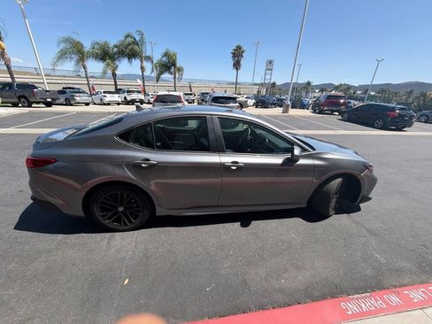 Used 2025 Toyota Camry SE FWD image 8