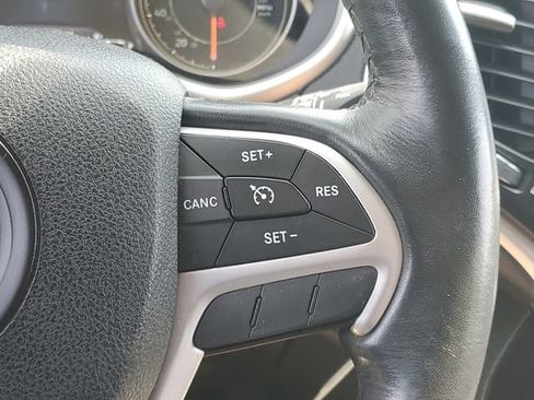 Used 2016 Jeep Cherokee Trailhawk w/ Cold Weather Group AWD/4WD image 23