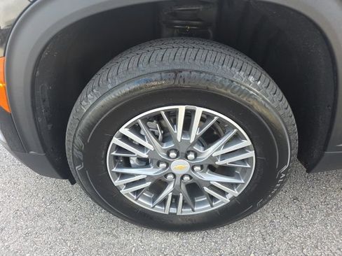 Used 2026 Chevrolet Traverse LT AWD/4WD image 9