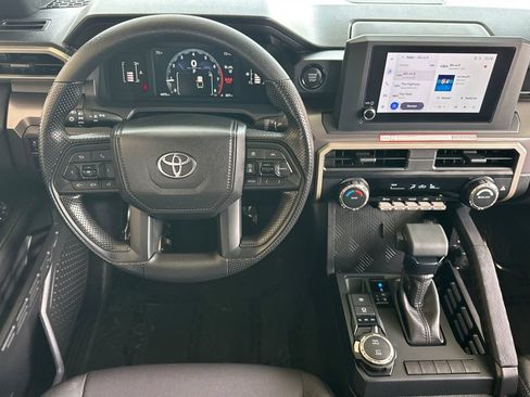 Used 2025 Toyota Tacoma SR5 AWD/4WD image 15