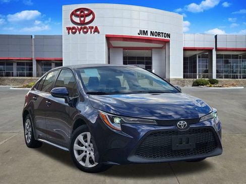 Used 2021 Toyota Corolla LE image 1