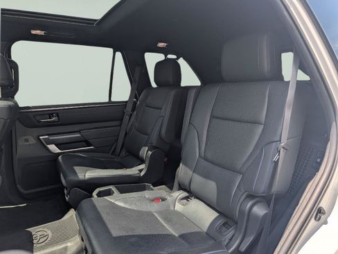 Used 2024 Toyota Sequoia Platinum AWD/4WD image 20