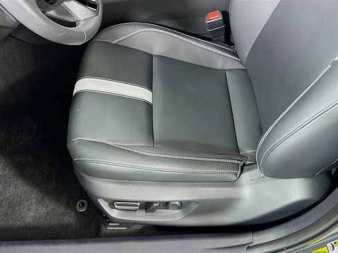 Used 2025 Toyota Camry SE image 20