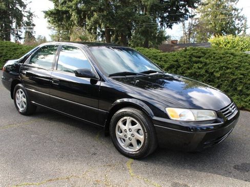 Used 1999 Toyota Camry LE image 2