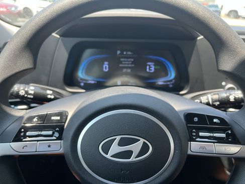 Used 2025 Hyundai Elantra Hybrid FWD image 15