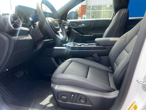 New 2026 Chevrolet Equinox LT w/ Convenience Package II FWD image 11