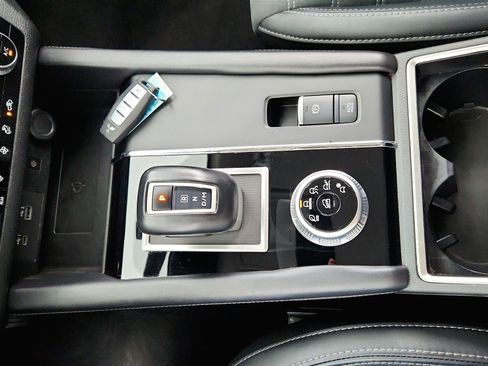 Used 2024 Mitsubishi Outlander FWD image 31