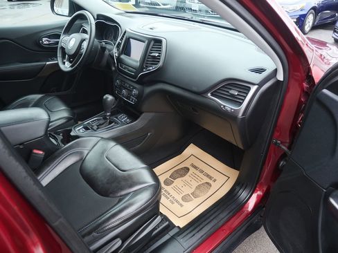 Used 2019 Jeep Cherokee Latitude Plus image 16