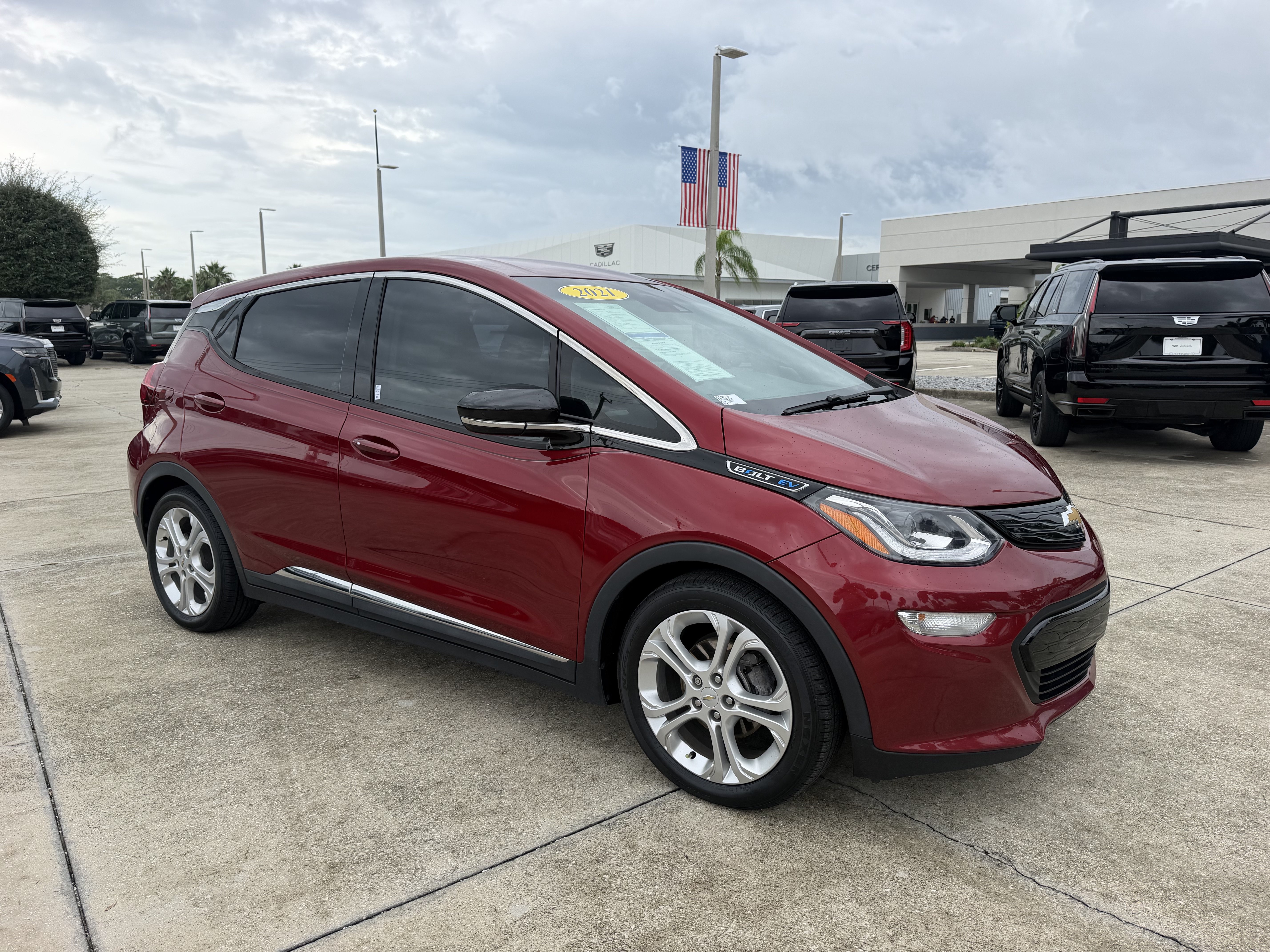 Used 2021 Chevrolet Bolt LT FWD image 1