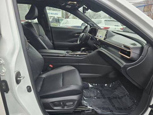 Used 2024 Toyota Crown Limited image 12