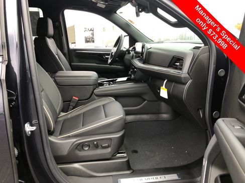 Used 2025 Chevrolet Suburban Premier AWD/4WD image 21