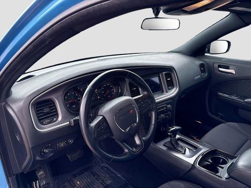Used 2019 Dodge Charger SXT w/ Blacktop Package RWD image 9