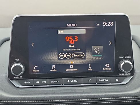 Used 2023 Nissan Rogue SV image 24