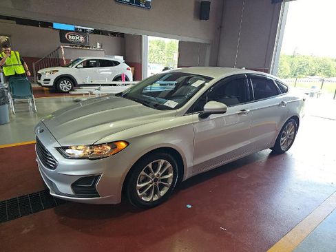 Used 2019 Ford Fusion SE FWD image 1
