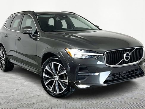 Used 2022 Volvo XC60 B5 Momentum image 1