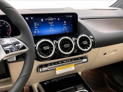 New 2026 Mercedes-Benz GLA 250 4MATIC image 6