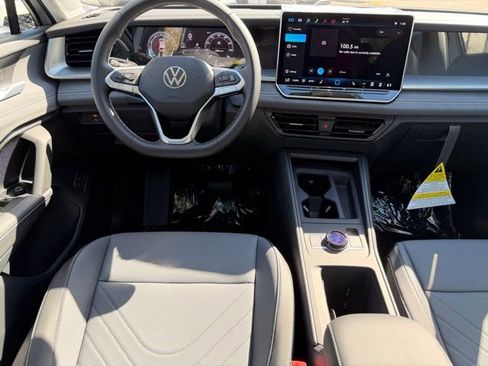 New 2026 Volkswagen Tiguan SE FWD image 10