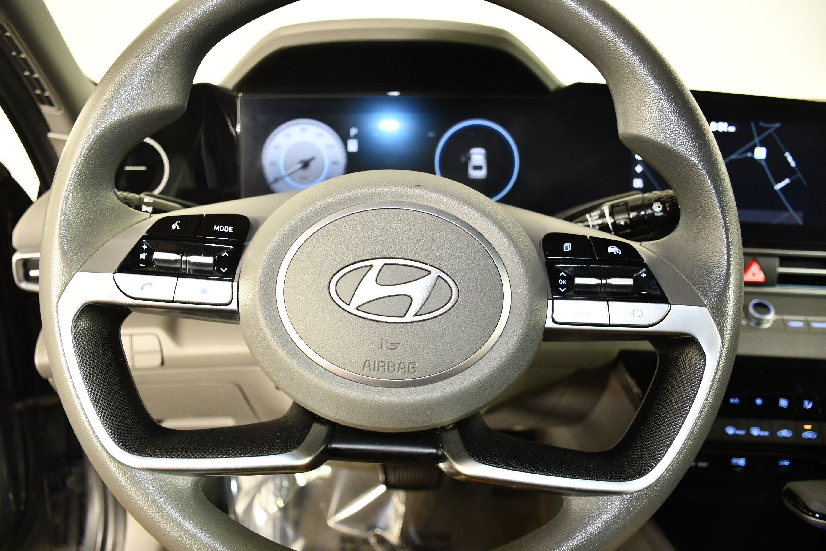 Used 2024 Hyundai Elantra SEL FWD image 23