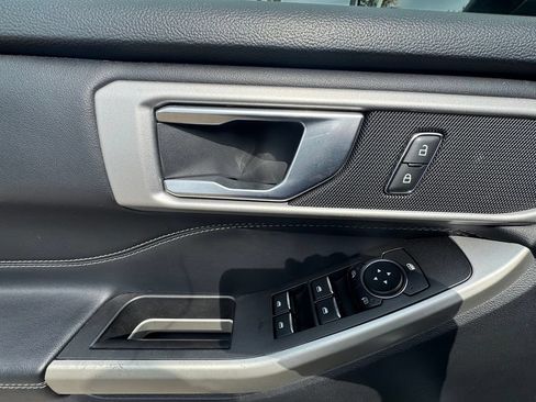 Used 2022 Ford Explorer XLT AWD/4WD image 15