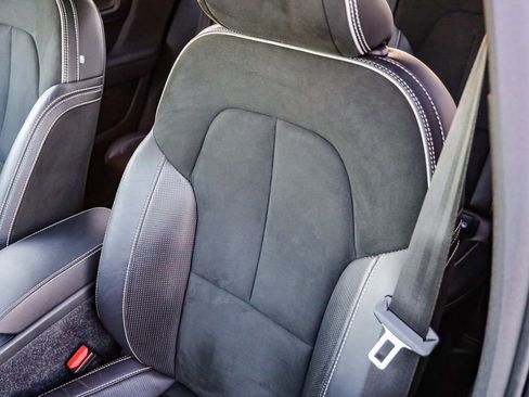 Used 2021 Volvo XC40 P8 Recharge image 26