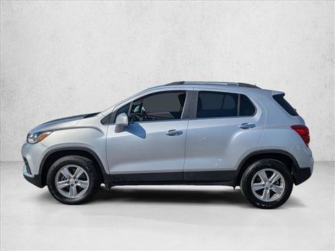 Used 2018 Chevrolet Trax LT w/ LT Convenience Package image 8