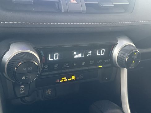 Used 2025 Toyota RAV4 LE AWD/4WD image 20