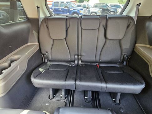 Used 2025 Kia Carnival EX FWD image 14