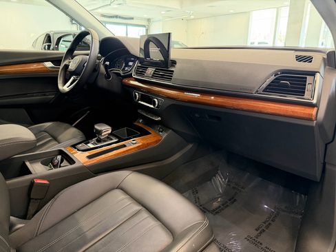 Used 2023 Audi Q5 2.0T Premium w/ Convenience Package AWD/4WD image 8