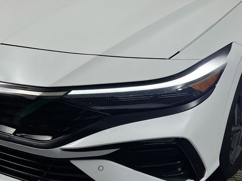 Used 2024 Hyundai Elantra Limited image 12