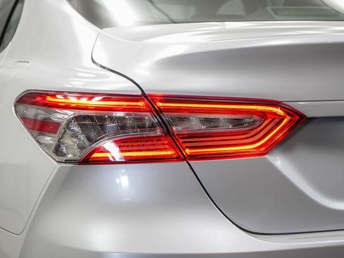 Used 2020 Toyota Camry XLE w/ Carpet Mat Package image 9