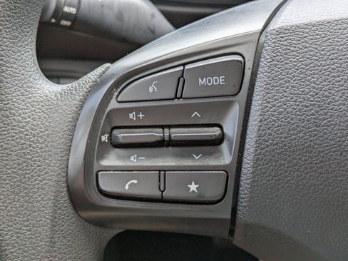 Used 2024 Hyundai Venue SE FWD image 18