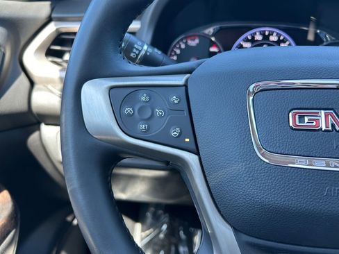 Used 2022 GMC Acadia Denali w/ Denali Ultimate Package AWD/4WD image 16