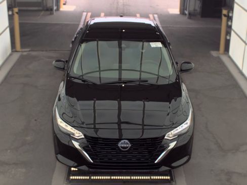 Used 2025 Nissan Sentra SR FWD image 2