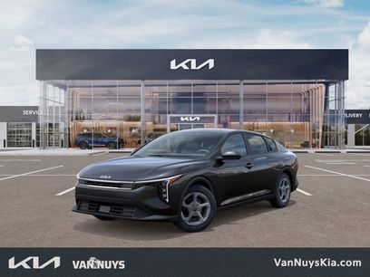 New 2025 Kia K4 LXS