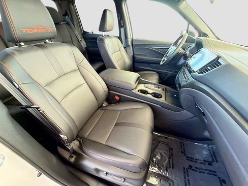 Certified 2025 Honda Ridgeline TrailSport image 29