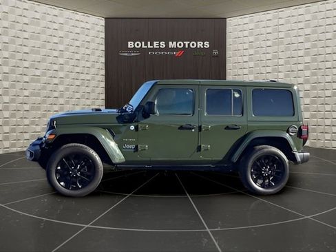 Used 2024 Jeep Wrangler Unlimited Sahara image 9