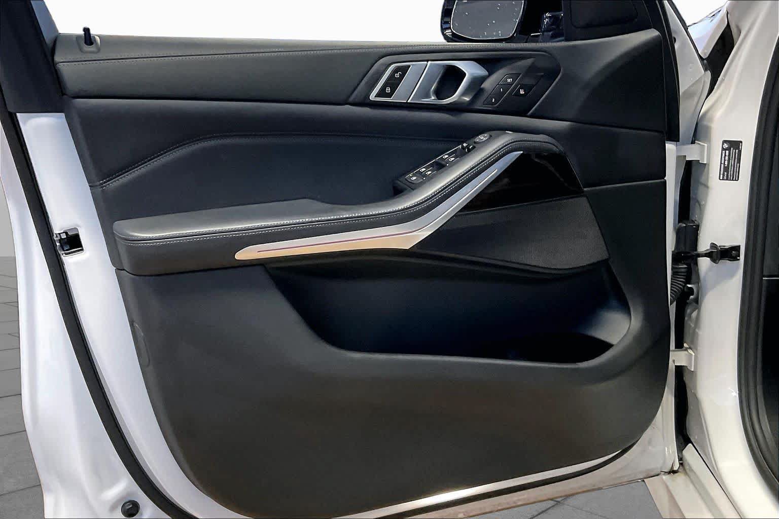 Used 2020 BMW X5 xDrive40i w/ M Sport Package AWD/4WD image 22