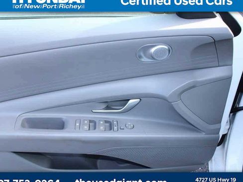 Used 2021 Hyundai Elantra SE w/ Cargo Package image 9